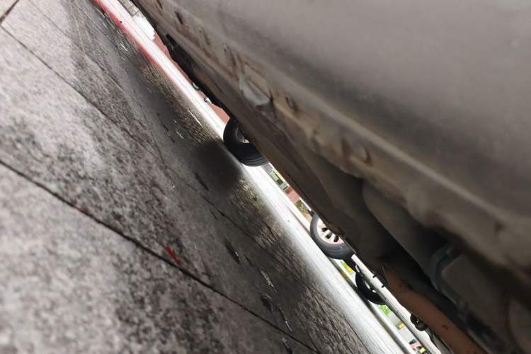 Used Nissan Livina 2010 Jingyi Edition 1.8L Automatic Standard Model Chassis Rear Left