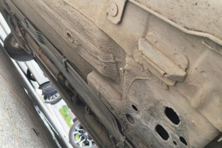 Used Nissan Livina 2010 Jingyue Edition 1.6L Manual All-Around Model Chassis Rear Right