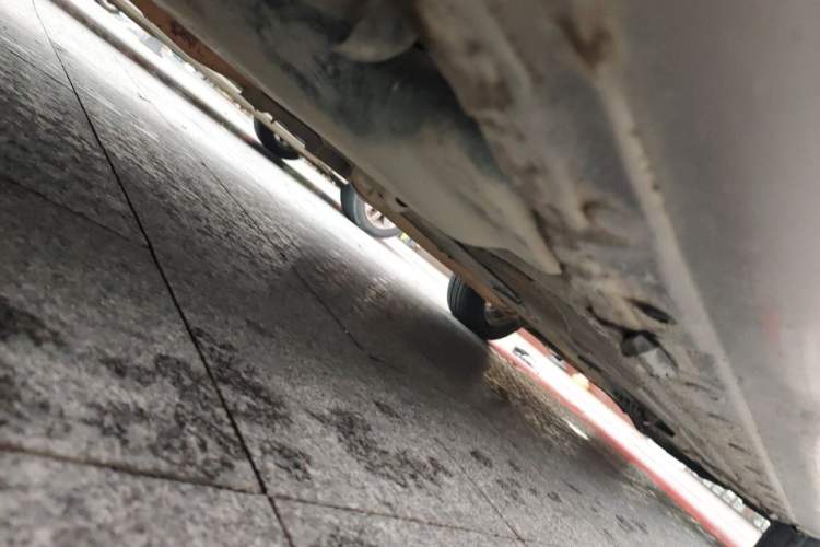 Used Nissan Livina 2010 Jingyi Edition 1.8L Automatic Standard Model Chassis Rear Right