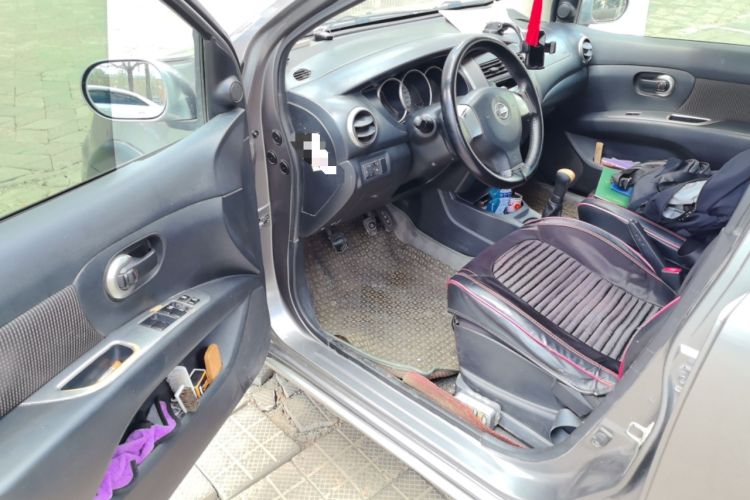 Used Nissan Livina 2010 Jingrui Edition 1.6L Manual Standard Model Driver Seat