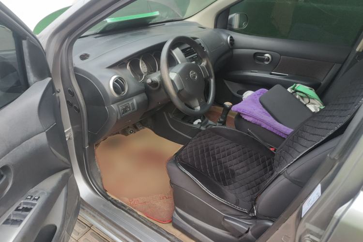 Used Nissan Livina 2010 Jingrui Edition 1.6L Manual Standard Model Driver Seat