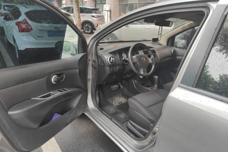 Used Nissan Livina 2010 JINRUI Edition 1.6L Automatic Standard Model Driver Seat
