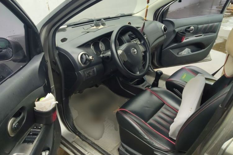 Used Nissan Livina 2010 Jingrui Edition 1.6L Manual Standard Model Driver Seat