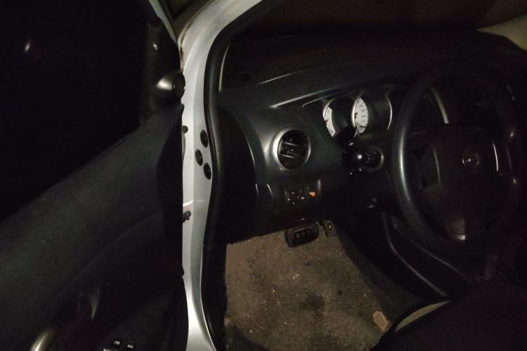 Used Nissan Livina 2010 Jingrui Edition 1.6L Automatic Smart High-End Model Driver Seat