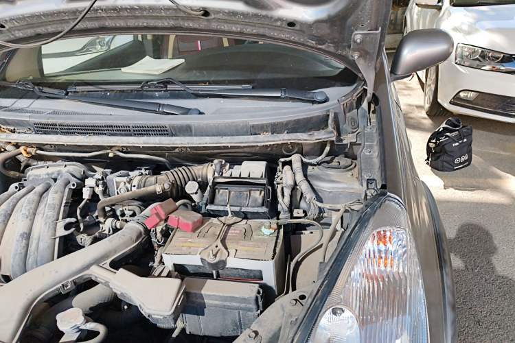 Used Nissan Livina 2010 JINRUI Edition 1.6L Automatic Standard Model Engine Bay Left