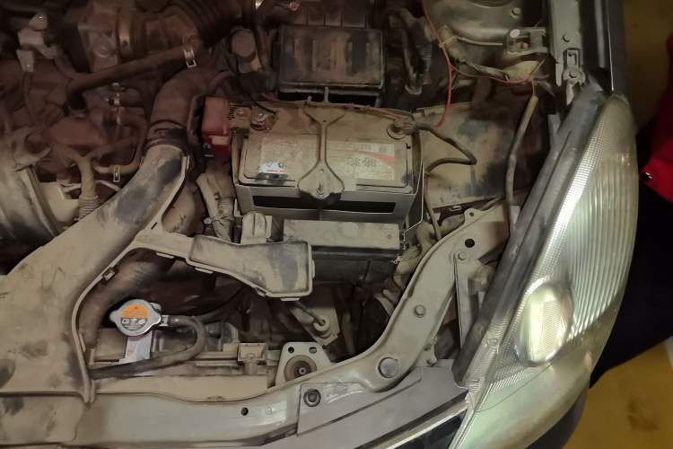 Used Nissan Livina 2010 JINRUI Edition 1.6L Automatic Standard Model Engine Bay Left