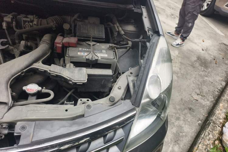 Used Nissan Livina 2010 Jingrui Edition 1.6L Automatic Smart Model Engine Bay Left