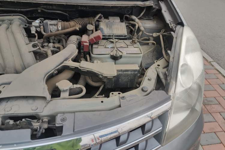 Used Nissan Livina 2010 Jingrui Edition 1.6L Manual Standard Model Engine Bay Left