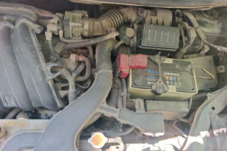 Used Nissan Livina 2010 Jingrui Edition 1.6L Automatic Smart Model Engine Bay Left