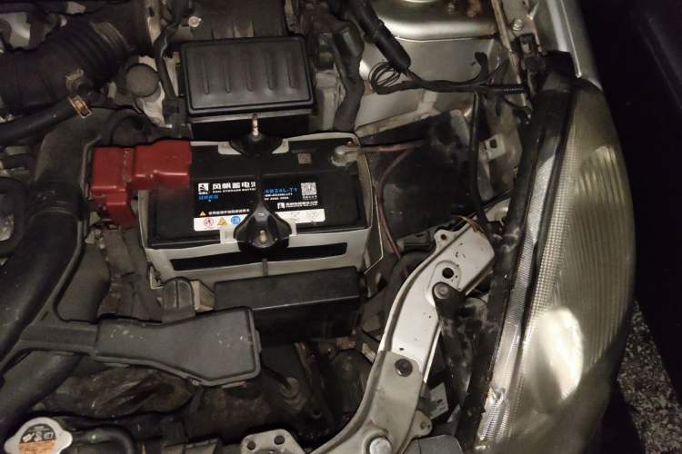 Used Nissan Livina 2010 Jingrui Edition 1.6L Automatic Smart High-End Model Engine Bay Left
