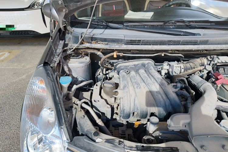 Used Nissan Livina 2010 JINRUI Edition 1.6L Automatic Standard Model Engine Bay Right