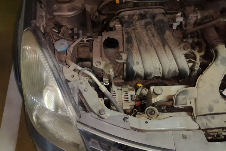Used Nissan Livina 2010 JINRUI Edition 1.6L Automatic Standard Model Engine Bay Right
