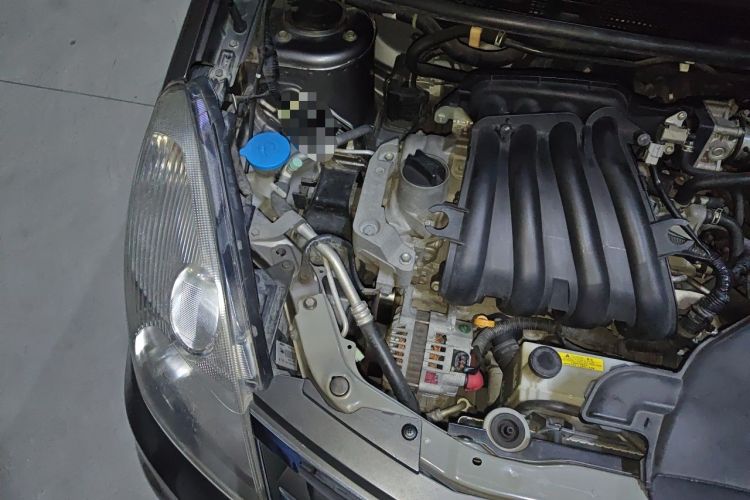 Used Nissan Livina 2010 Jingrui Edition 1.6L Manual Standard Model Engine Bay Right