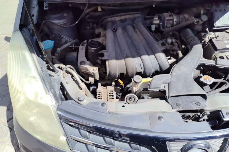 Used Nissan Livina 2010 Jingrui Edition 1.6L Manual Standard Model Engine Bay Right
