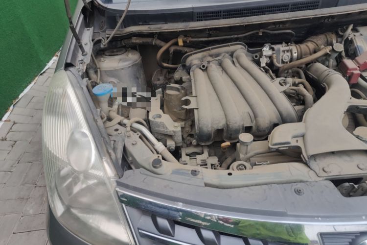 Used Nissan Livina 2010 Jingrui Edition 1.6L Manual Standard Model Engine Bay Right