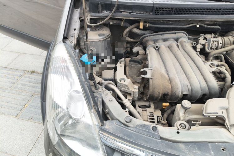 Used Nissan Livina 2010 Jingyue Edition 1.6L Manual All-Around Model Engine Bay Right