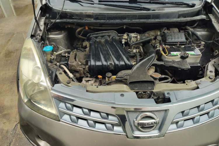 Used Nissan Livina 2010 Jingrui Edition 1.6L Manual Standard Model Engine Bay Right