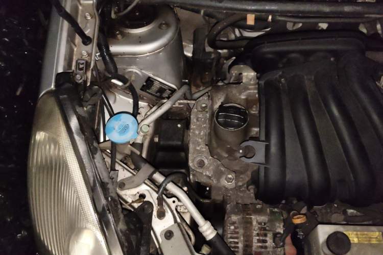Used Nissan Livina 2010 Jingrui Edition 1.6L Automatic Smart High-End Model Engine Bay Right