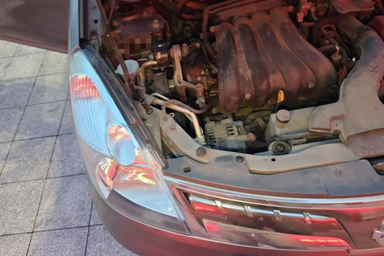 Used Nissan Livina 2010 Jingyi Edition 1.8L Automatic Standard Model Engine Bay Right