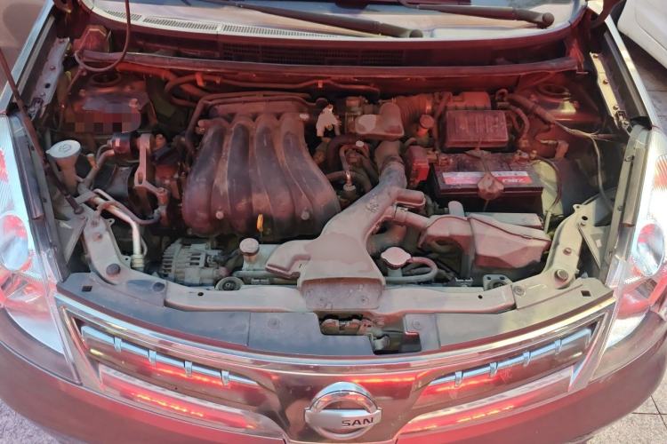 Used Nissan Livina 2010 Jingyi Edition 1.8L Automatic Standard Model Engine Bay