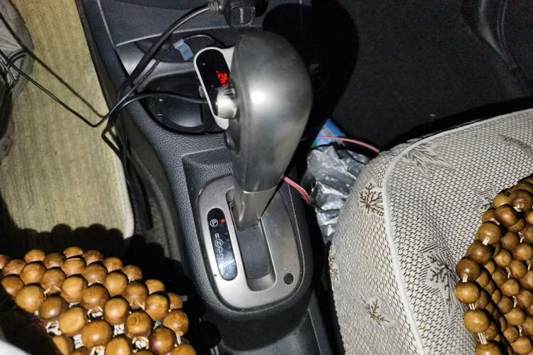 Used Nissan Livina 2010 Jingyue Edition 1.6L Automatic All-in-One Model Gear Lever