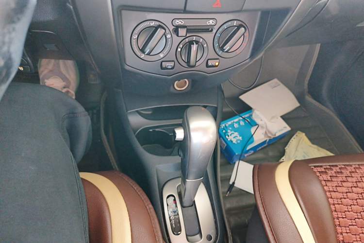 Used Nissan Livina 2010 JINRUI Edition 1.6L Automatic Standard Model Gear Lever