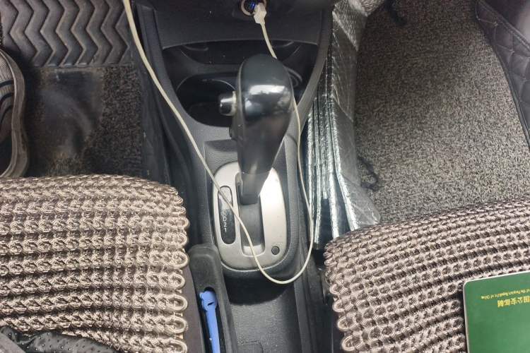 Used Nissan Livina 2010 Jingrui Edition 1.6L Automatic Smart Model Gear Lever