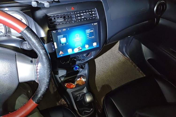 Used Nissan Livina 2010 Jingrui Edition 1.6L Manual Standard Model Gear Lever