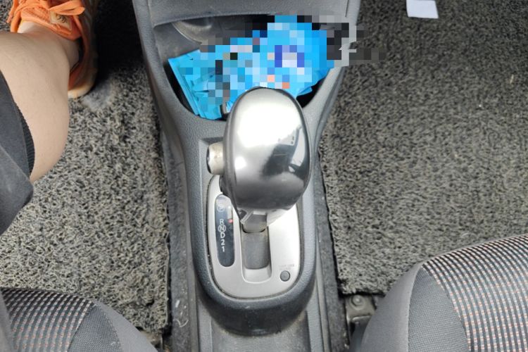 Used Nissan Livina 2010 Jingrui Edition 1.6L Automatic Smart Model Gear Lever