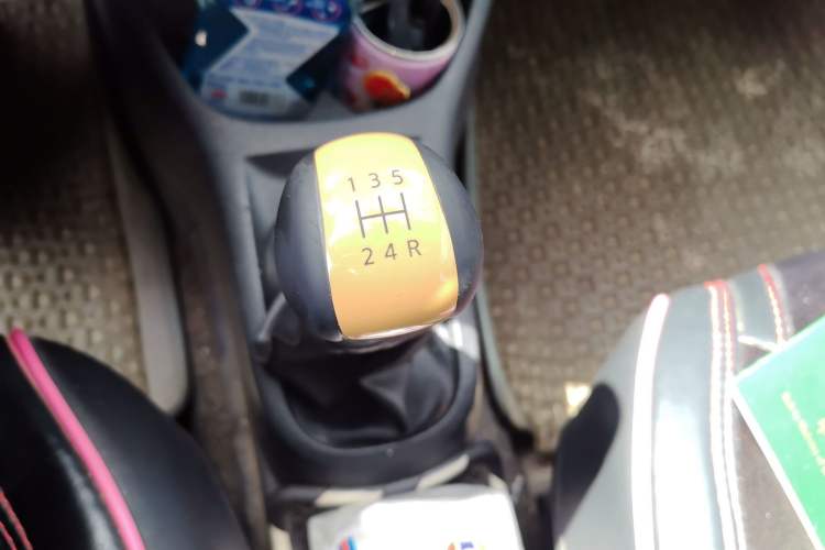 Used Nissan Livina 2010 Jingrui Edition 1.6L Manual Standard Model Gear Lever