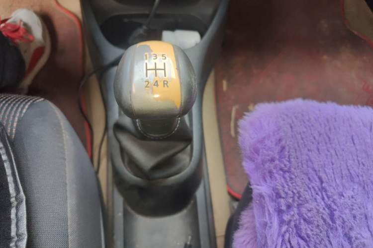 Used Nissan Livina 2010 Jingrui Edition 1.6L Manual Standard Model Gear Lever