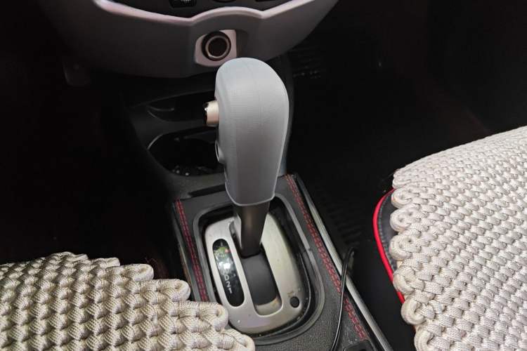Used Nissan Livina 2010 JINRUI Edition 1.6L Automatic Standard Model Gear Lever