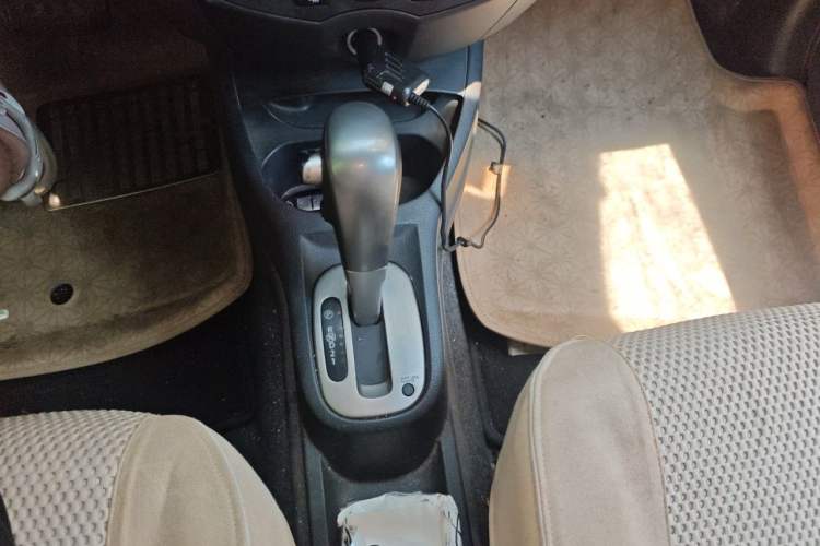 Used Nissan Livina 2010 Jingrui Edition 1.6L Automatic Smart Model Gear Lever