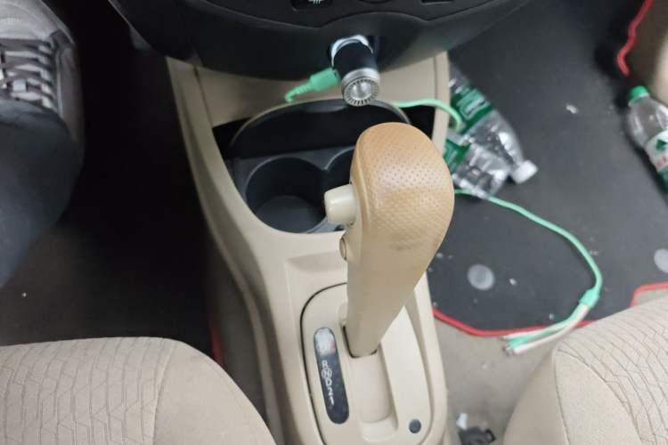 Used Nissan Livina 2010 Jingyi Edition 1.8L Automatic Standard Model Gear Lever