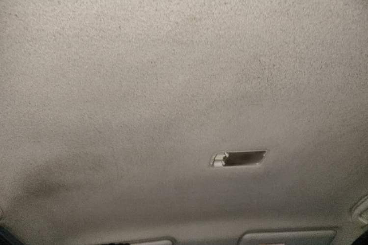 Used Nissan Livina 2010 Jingyue Edition 1.6L Automatic All-in-One Model Headliner