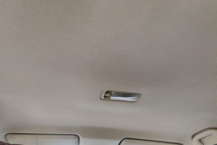 Used Nissan Livina 2010 JINRUI Edition 1.6L Automatic Standard Model Headliner