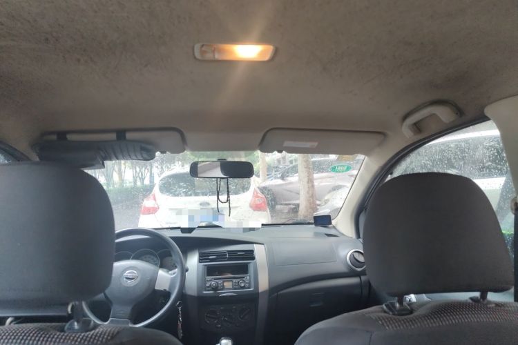 Used Nissan Livina 2010 JINRUI Edition 1.6L Automatic Standard Model Headliner