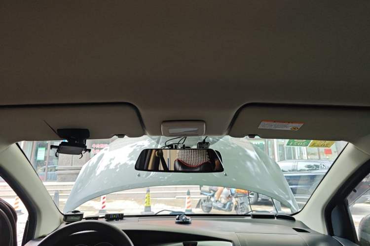 Used Nissan Livina 2010 JINRUI Edition 1.6L Automatic Standard Model Headliner