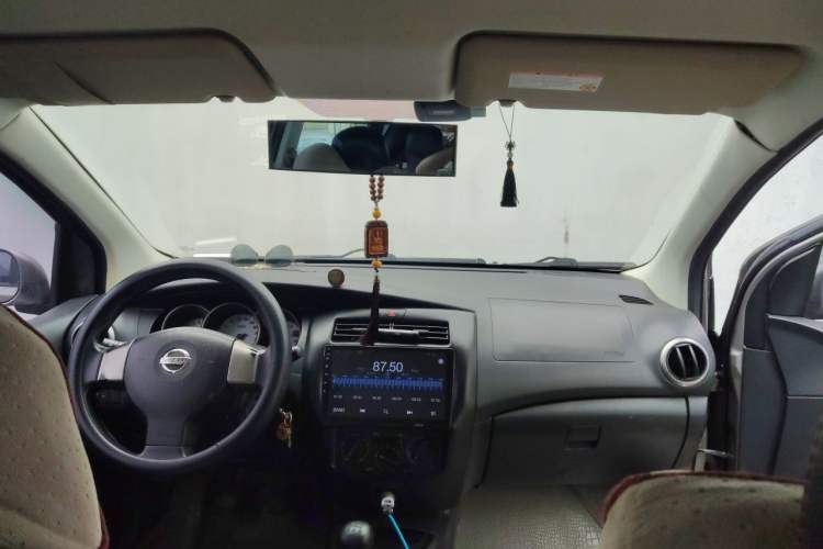Used Nissan Livina 2010 Jingrui Edition 1.6L Manual Standard Model Headliner