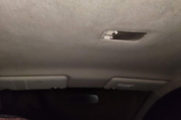 Used Nissan Livina 2010 Jingrui Edition 1.6L Automatic Smart High-End Model Headliner
