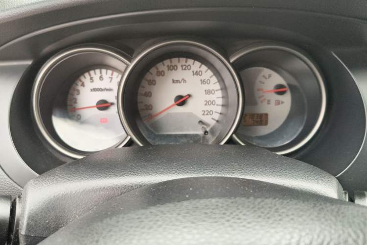 Used Nissan Livina 2010 Jingyue Edition 1.6L Manual All-Around Model Instrument Cluster