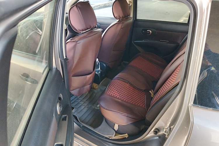 Used Nissan Livina 2010 JINRUI Edition 1.6L Automatic Standard Model Left Rear Seat