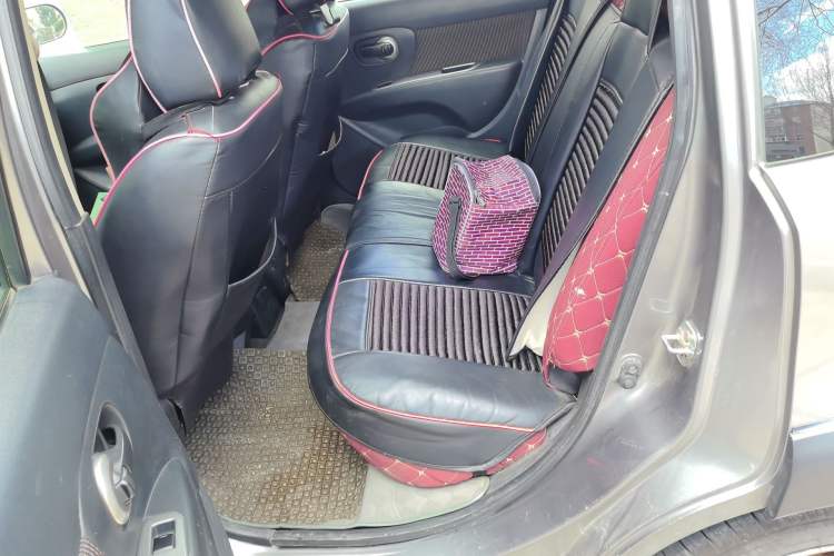 Used Nissan Livina 2010 Jingrui Edition 1.6L Manual Standard Model Left Rear Seat
