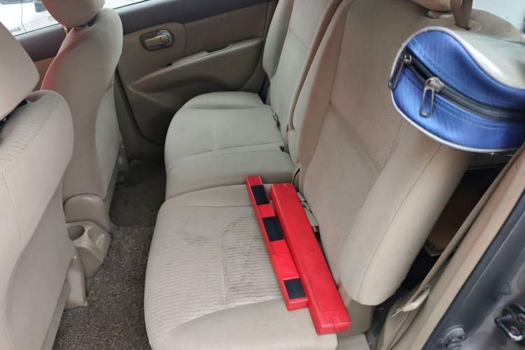Used Nissan Livina 2010 Jingyi Edition 1.8L Automatic Standard Model Left Rear Seat