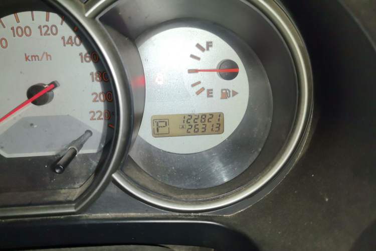 Used Nissan Livina 2010 JINRUI Edition 1.6L Automatic Standard Model Odometer Close Up