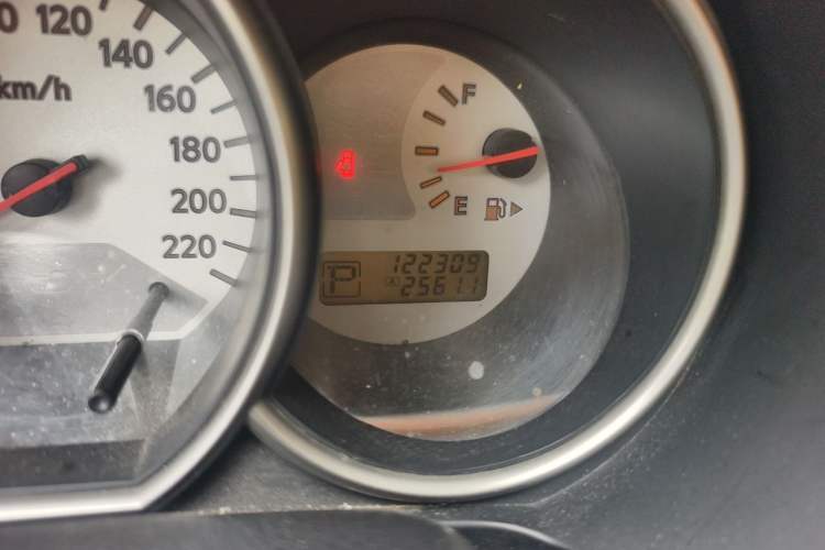 Used Nissan Livina 2010 Jingrui Edition 1.6L Automatic Smart Model Odometer Close Up