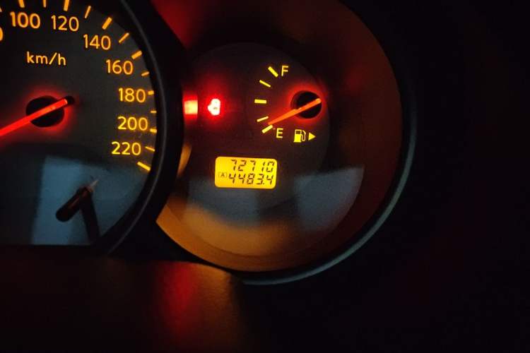Used Nissan Livina 2010 Jingrui Edition 1.6L Manual Standard Model Odometer Close Up