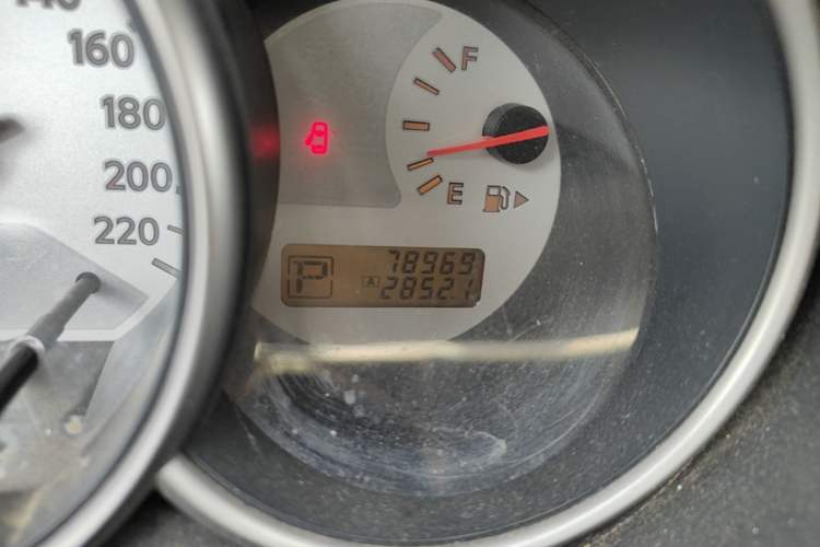 Used Nissan Livina 2010 Jingrui Edition 1.6L Automatic Smart Model Odometer Close Up