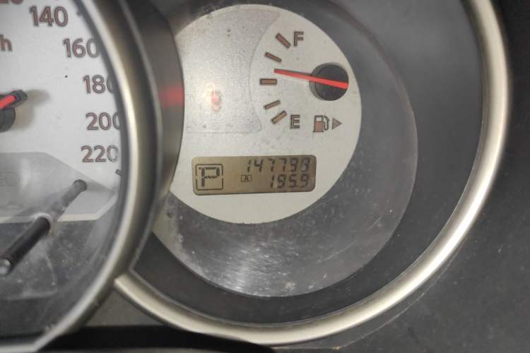 Used Nissan Livina 2010 JINRUI Edition 1.6L Automatic Standard Model Odometer Close Up