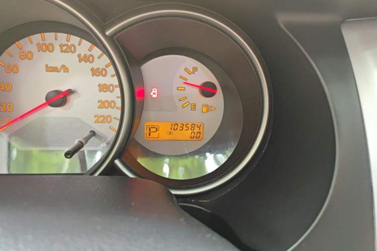Used Nissan Livina 2010 JINRUI Edition 1.6L Automatic Standard Model Odometer Close Up